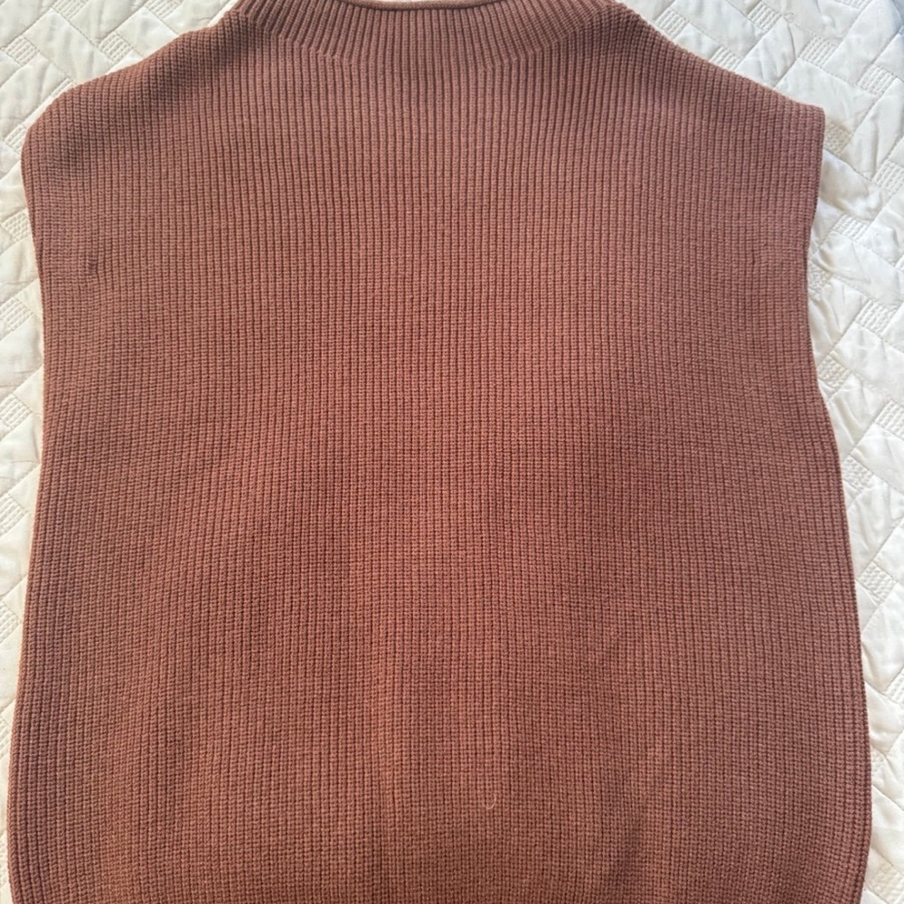 Sleeveless Ribbed Knit Top in Brown